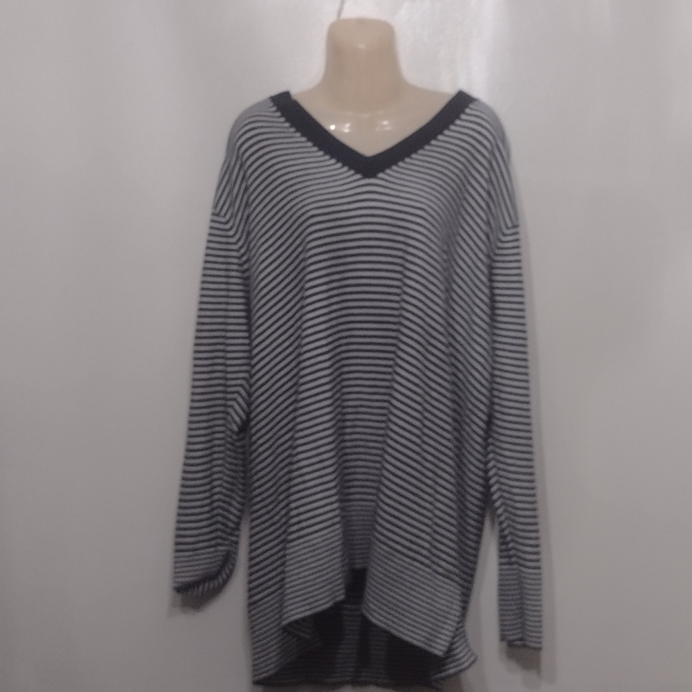Tommy Hilfiger women's sweater.